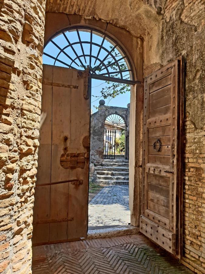 Вилла La Casa Nel Castello Остия-Антика Экстерьер фото